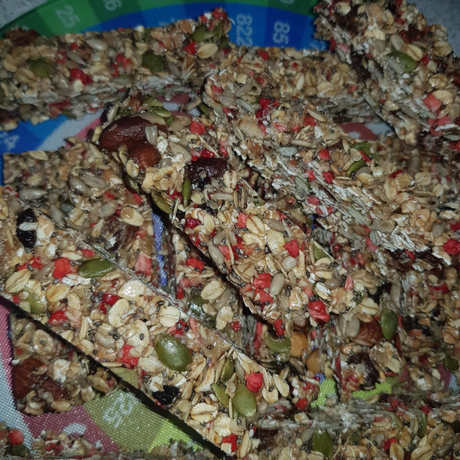 Pumpkin, Date and Strawberry Muesli Bar